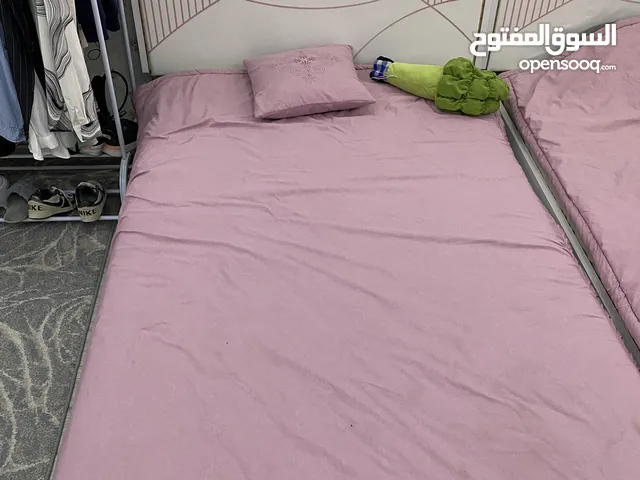 سرير مفرد ونص