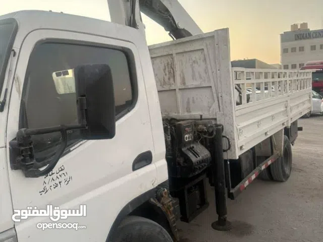 لوري كرين ميتسوبيشي