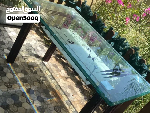 ميز طعام بدون كراسي