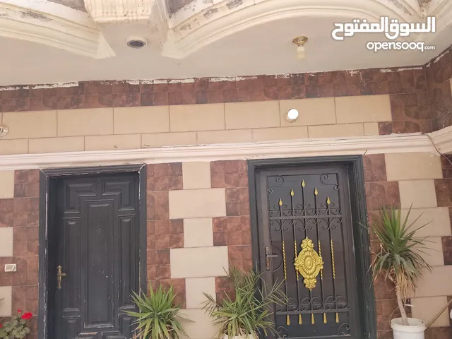 140 m2 3 Bedrooms Apartments for Sale in Mafraq Al-Khalidya
