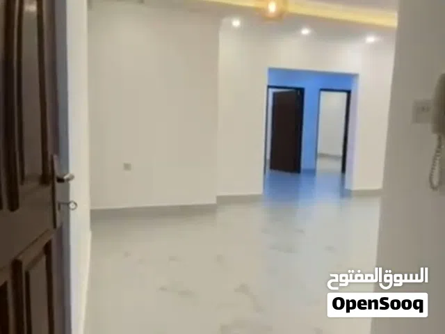 للايجار معاريس أو اسره صغيره شقه 3 غرف نوم بصباح الناصر تشطيب جديد