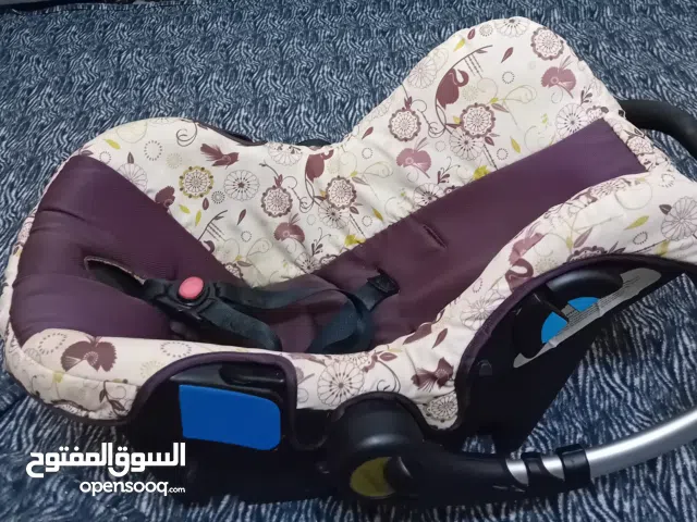 كرسي سيارة للاطفال نظيف جدا