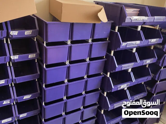 للبيع ارفف عرض وتخزين بحالة الجديد