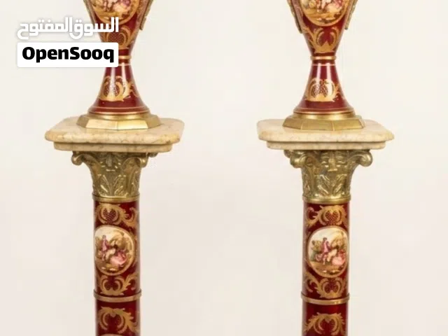 فازات شغل يدوي رسم ونحاس مع قاعدة رخام وارضية نحاس وتاج نحاس وزن ثقيل ستايل فرنسي، قطعة مميزة