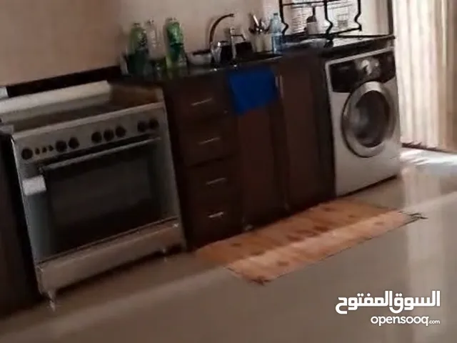 شقه شبه ارضي مفروشه للبيع مرتبه مشمسه باسكان البيدر راقي قريبه جدا عالمدارس والسوبرماركت والجامع