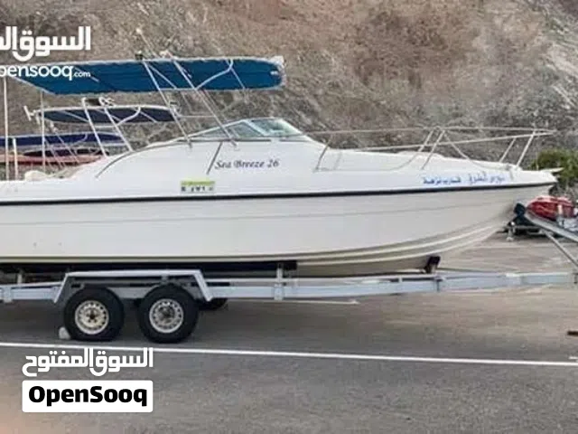 قارب للبيع من نوع Gulf Craft موديل 2006، 26 قدم، مكينتين هوندا 130 موديل 2006، ماشيات قليل.