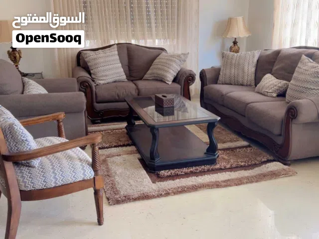 طقم كنب ضيوف 7 مقاعد بحالة الجديد