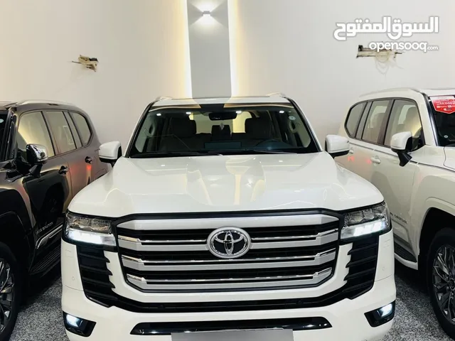 السلام عليكم تويوتا لاندكروز 2022 كفالة عامة ماشي 60000 كاز