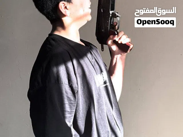 كلب للتبني اليف ما يعض