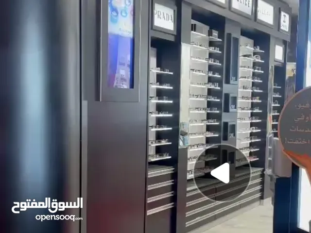 للبيع محل نظارات بموقع راقي و مميز