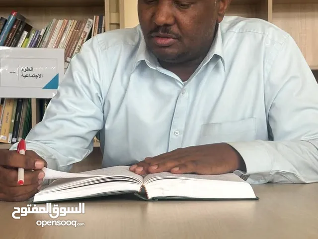 مدرس لغة عربية خبرة في تعليم القراءة والكتابة