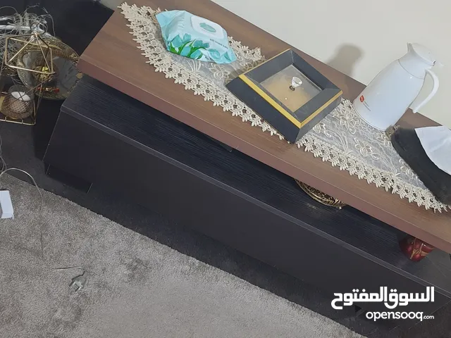 طاوله وسط نظيفه