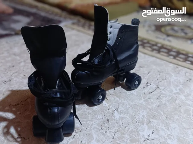 حذاء تزلج لون اسود جديد سكوتر