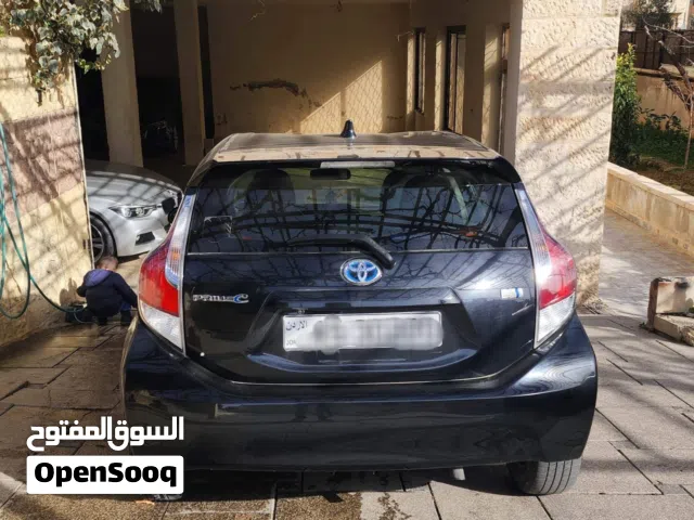 2016 تويوتا بريوس Prius C