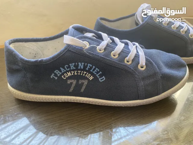 حذاء مريح شبه جديد للبيع