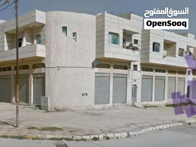 شقة مع مستودعين تجاري او 4 وشقتين بسعر مغري مع امكانية بناء 3 طوابق اضافيات.