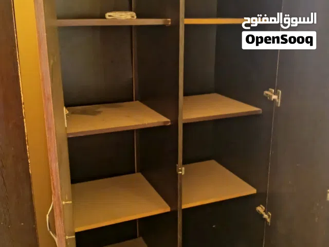 للايجار  شقه فاضيه غير مفروشه تلاته غرف حمامين مطبخ طابق اول