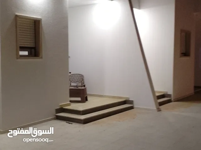 225m2 5 Bedrooms Townhouse for Sale in Tripoli Ain Zara