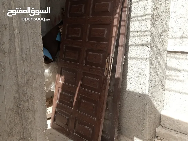 ابواب خشب للبيع بحالة جيدة جداً