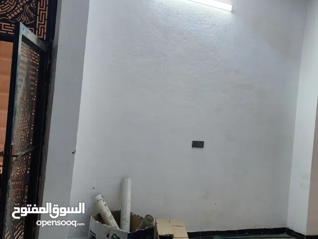 محل كبير مع قاعه متكامل  مساحة 250 متر شارع تجاري