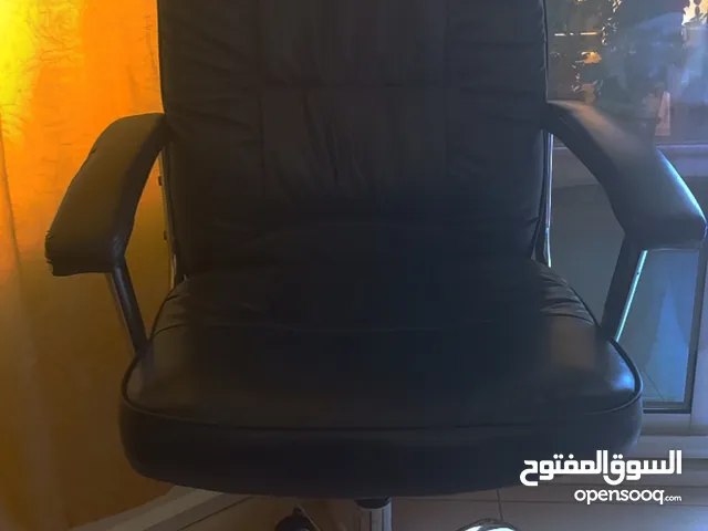 كرسي مكتبي بحاله ممتازه جدا للبيع في ابوظبي