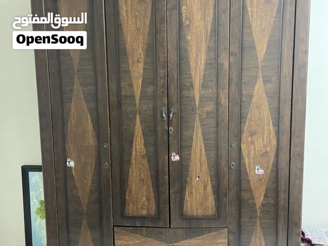 خزانة ملابس بحالة جيدة 4 ابواب