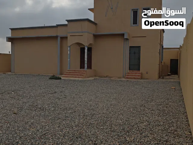 منزل للبيع نزوى حي التراث6 الواسط بعد مدخل المراعي لليمين باتجاه فرق