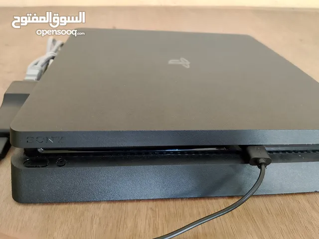 جهاز ps4 سليم مهكر مستعمل مع 2 جوستيك مساحه واحد تيرا السعر:350الف(قابل للتفاوض)
