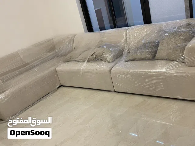كنب زاويه جديد لم يستخدم نهائيا ولم يفتح .