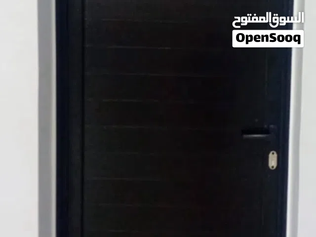 متوفر 3 ابواب حمام لون اسود وباب صالة بيج