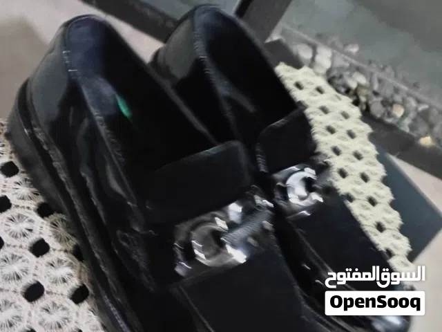 حذاء توكسيدو نمره 44ملبوس مره وحده للبيع ب10دنانير للجادين فقط