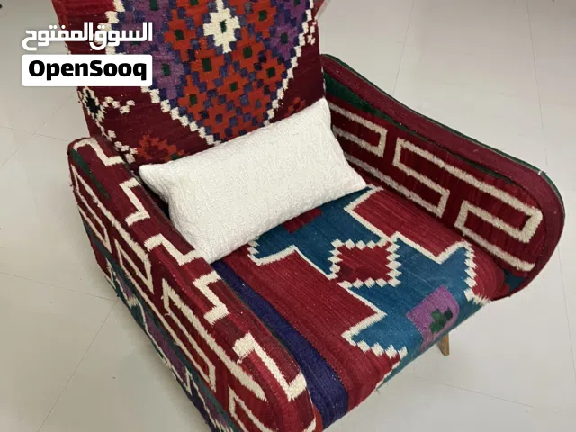 كرسي بذراعين