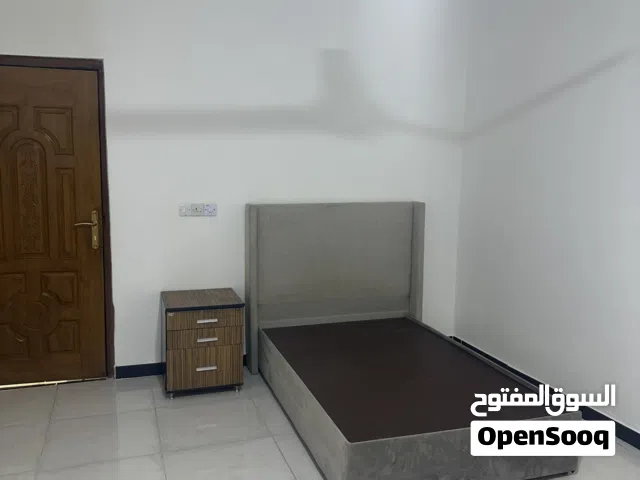 سرير نفر ونص وموجود الدوشك ماله نضيف كلش