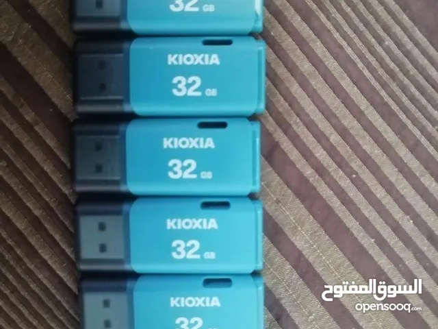 مجموعه فلاشات للبيع جديده مساحه 32 جيجا بسعر يا بلاش