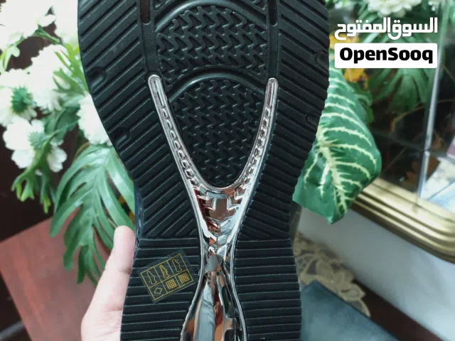 توصيل مجانا تصميم وصناعه إيطالي فاخر ومناسب للجميع جودة عاليه خصم حقيقي اكثر من 80%