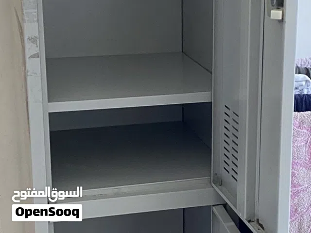 دولاب حديد مستعمل بحالة ممتازة من غير مفتاح
