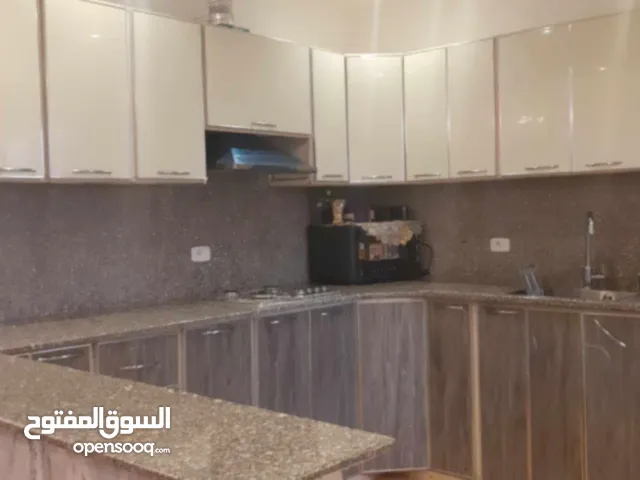 حوش دور تاني مستقل مفروش نظيف للإيجار في طريق المطار مقسم مقابل معسكر حمزه