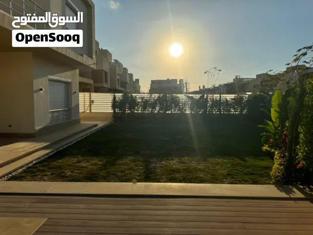 للبيع فيلا في كمباوند جراند هايتس التوسعات الشماليه اكتوبر فيلا مستقله تشطيب راقي جدا حديث