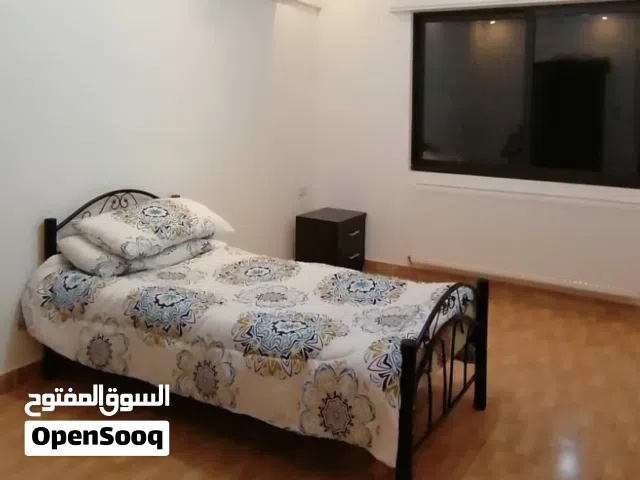 للبيع غرفة نوم (تخوت مفرد ونص) بحالة ممتازة