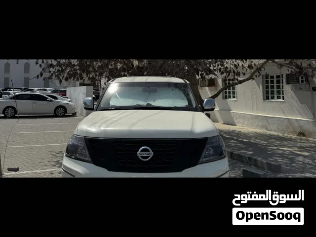 شبك أمامي لسيارة نيسان بترول لون أسود