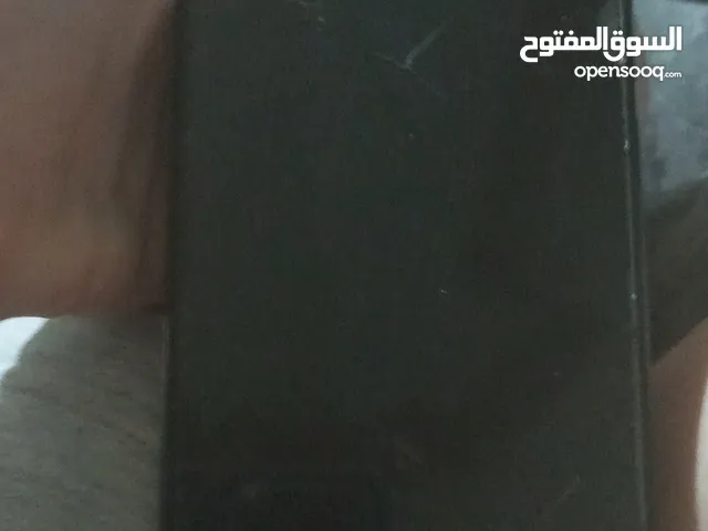 تلفون هواوي هونورx8 جهاز جوال بس بدو شاحن و الشاشه مكسوره بس شغال و كثير منيح و القاعده منيحه التواص