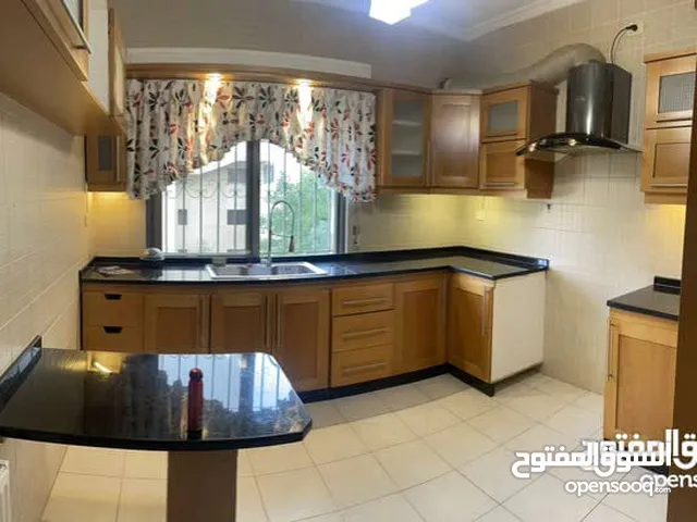 140 m2 3 Bedrooms Apartments for Rent in Amman Al Kursi