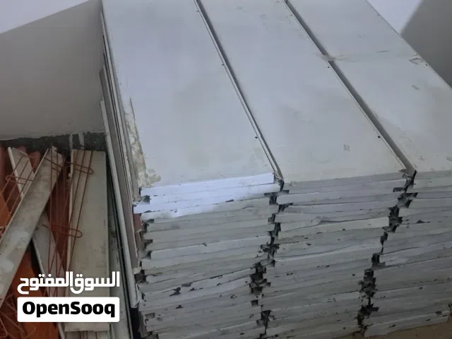 غراض محل اسواق للبيع رفوف جدارية مستعملة كامل رف وسجه وحماله