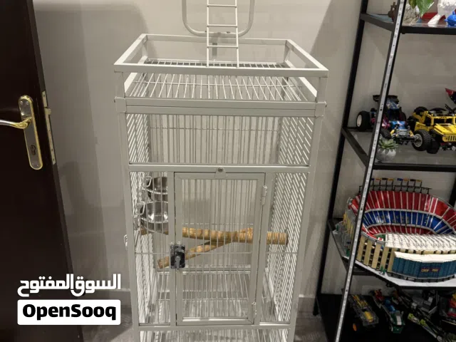 قفص ببغاء كبير فاخر مع ستاند علوي - بحالة ممتازه