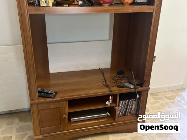 اثاث خزاين كتب و تلفزيون