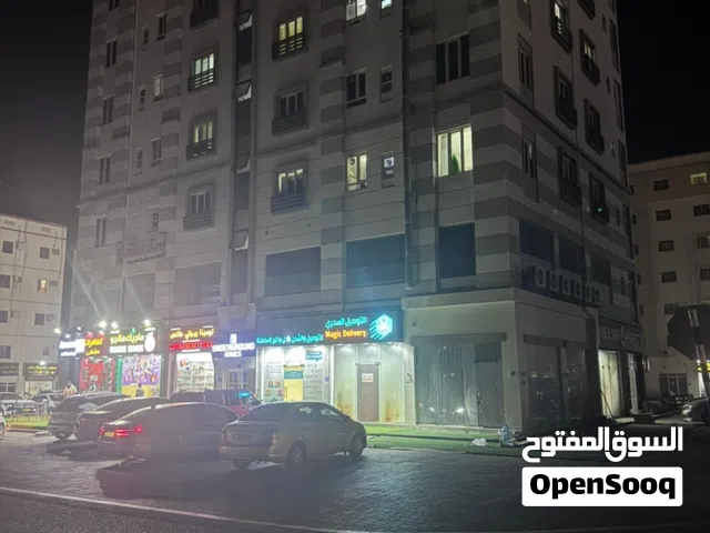 معارض للايجار في الخط الاول من الشارع مقابل ممشى حيوي