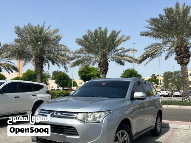 2015 ميتسوبيشي اوتلاندر Standard