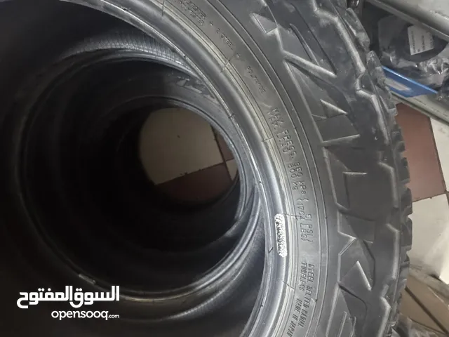 طقم كوشوك فالكون ياباني مستعمل بحالة ممتازة. 225/60R18