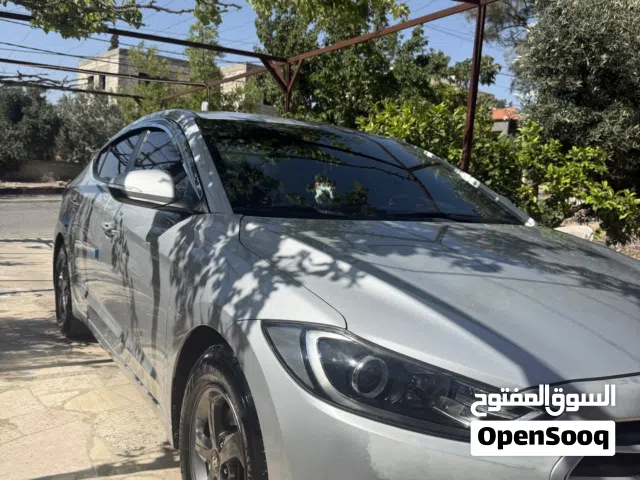 2018 هيونداي افانتي Standard