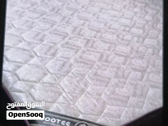 فرشة عدد 2 للبيع استعمال اقل من شهر عادي وزنبرك